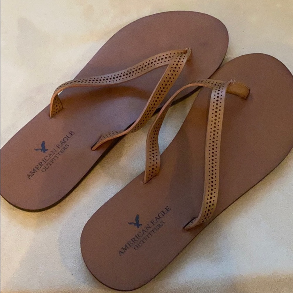 NEVER WORN! American Eagle Flip Flops | Size 8